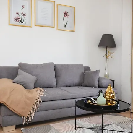 Dortmunder Erdgeschoss-luxusloft Mit Grossen Balkon, Netflix Und 250 Mbytes Highspeed Wifi Апартаменты *